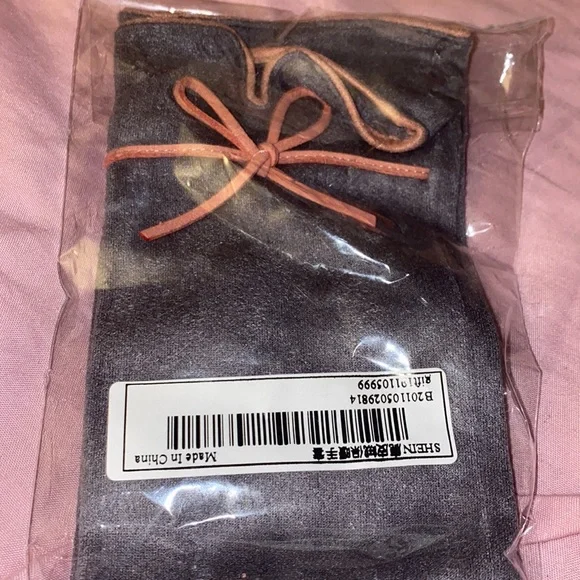 SHEIN embroidered suede gloves - Picture 8 of 9